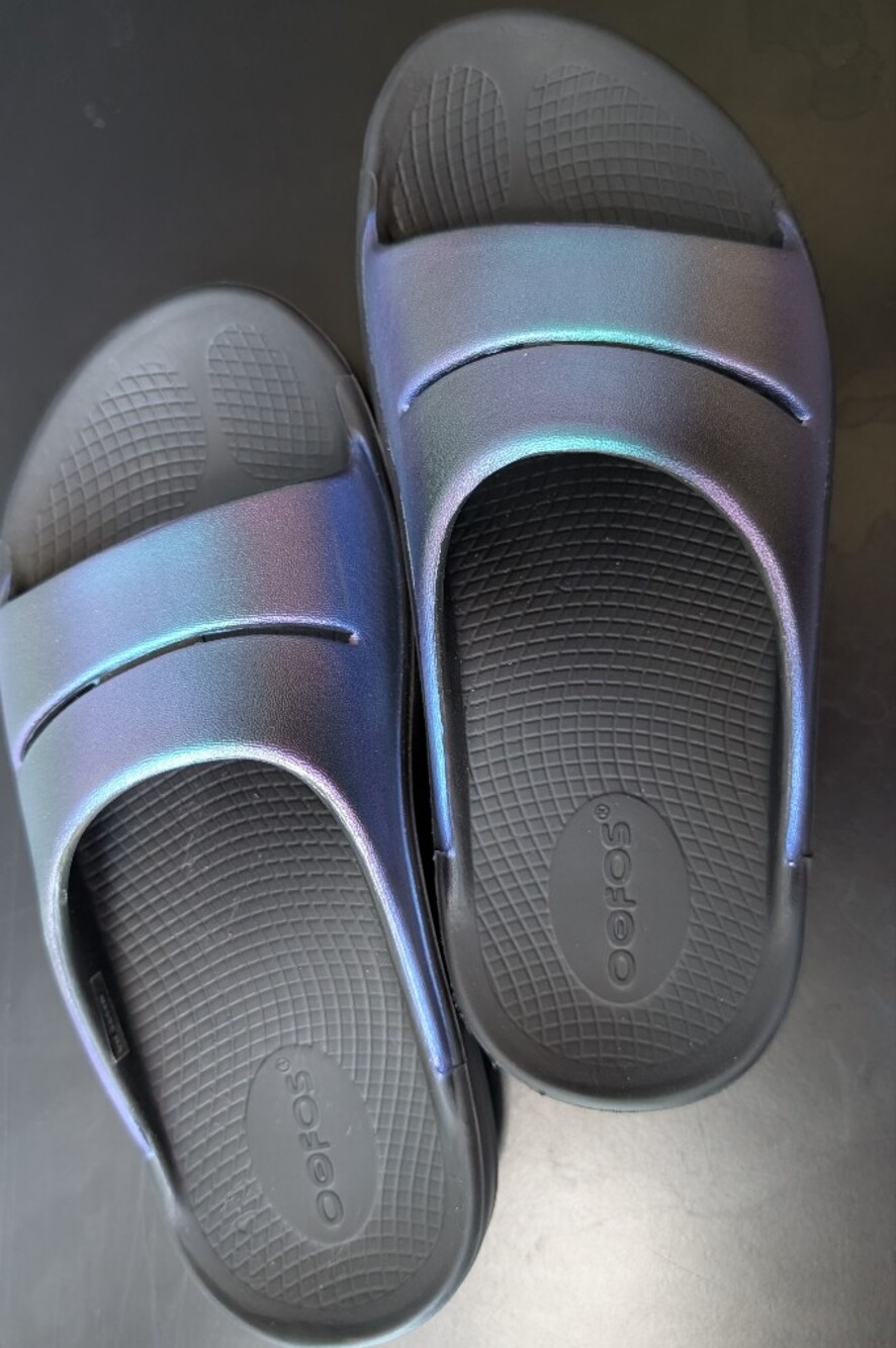 OOFOS Women's Iridescent Slide Sandals - Blue Purple Shift